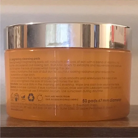 Rodial Vitamic C Brightening Cleansing Pads to Brighten and Renew, 50 Count - Picture 9 of 13